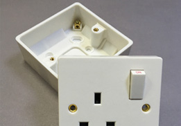 İNGİLİZ STAN. FİŞ PRİZLER